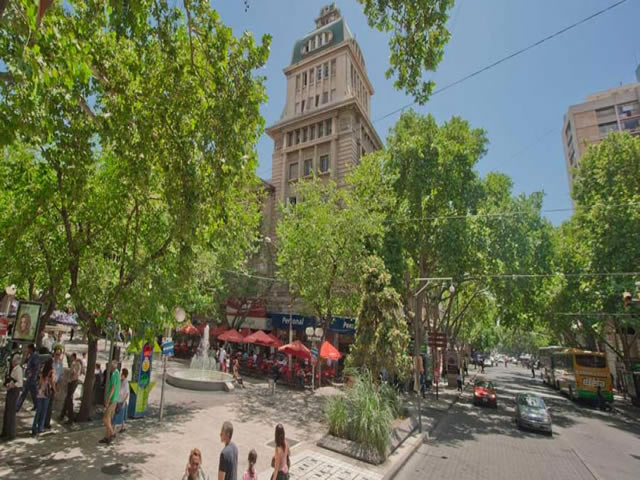 Peatonal Sarmiento y Avenida San Martín Ciudad de Mendoza Argentina