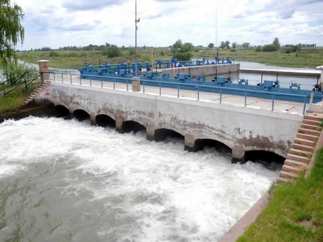 Dique Gobernador Benegas o Medrano Rivadavia Mendoza Argentina